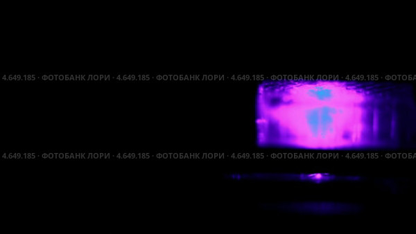 Красный и синий проблесковые маячки. Стоковое видео, видеограф Данил Руденко / Фотобанк Лори