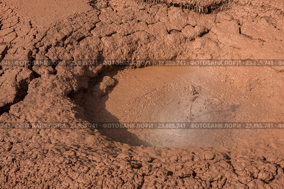 Красный красный Mudpot в долине Гейзеров (2016 год). Редакционное фото, фотограф Юлия Машкова / Фотобанк Лори
