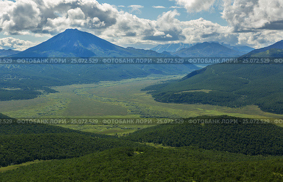 Kronotsky Nature Reserve on Kamchatka Peninsula. View from helicopter. (2016 год). Редакционное фото, фотограф Юлия Машкова / Фотобанк Лори