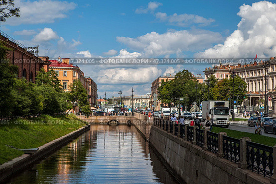 Крюков канал, остров Новая Голландия, набережная Крюкова канала и улица Труда. Санкт-Петербург (2024 год). Редакционное фото, фотограф Сергей Афанасьев / Фотобанк Лори