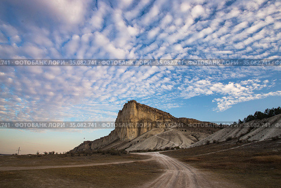 Крым. Белогорск.  Белая скала (2020 год). Редакционное фото, фотограф Литвяк Игорь / Фотобанк Лори