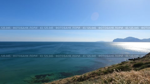 Крым, Орджоникидзе, Черное море, горе, морская бухта Провато (2024 год). Стоковое видео, видеограф Андрей Макаренко / Фотобанк Лори