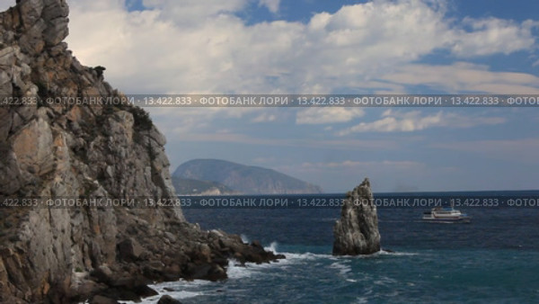 Крымское побережье, Гаспра. Морской пейзаж, скала Парус (2015 год). Стоковое видео, видеограф Яна Королёва / Фотобанк Лори