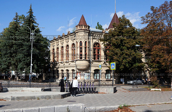 Кукольный театр "Золотой ключик". Проспект Кирова, 68. Пятигорск. Ставропольский край (2023 год). Редакционное фото, фотограф Сергей Афанасьев / Фотобанк Лори