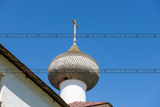 Купол церкви покрыт осиновой черепицей (2018 год). Стоковое фото, фотограф Pukhov K / Фотобанк Лори