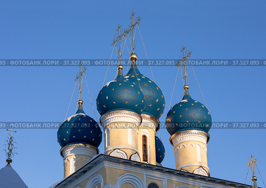 Купола храма Казанской иконы Божией Матери после реконструкции. Москва, Коломенское (2021 год). Стоковое фото, фотограф Юрий Кирсанов / Фотобанк Лори