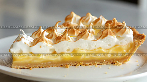 Кусок меренгового рулета в тарелке. A slice of lemon meringue pie on a blue plate, a delicious baked goods option. Стоковое AI-изображение, AI-художник Katsiaryna Repich / Фотобанк Лори