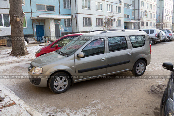 Lada-Largus, Автомобиль "Лада-Ларгус" (2012 год). Редакционное фото, фотограф Дудакова / Фотобанк Лори