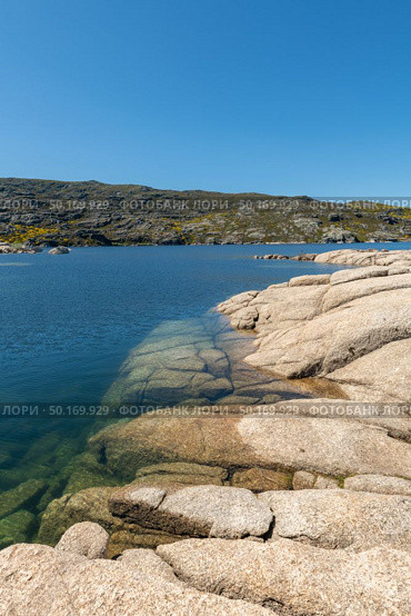 Lagoa Comprida is the largest lake of Serra da Estrela Natural park, Portugal. Стоковое фото, агентство Ingram Publishing / Фотобанк Лори