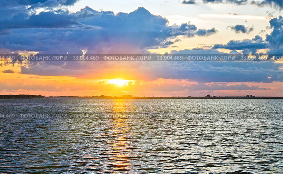 Lake sunset view. Стоковое фото, фотограф Юрий Брыкайло / Фотобанк Лори