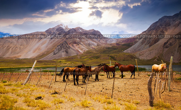 Lake Valle Hermoso Laguna near Andes. Стоковое фото, фотограф Яков Филимонов / Фотобанк Лори