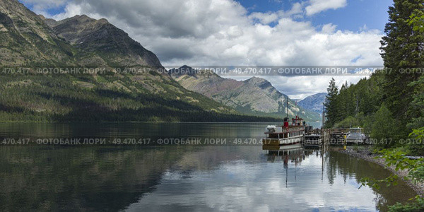 Lake with mountain range in the background, Waterton Lake, Waterton-Glacier International Peace Park, Waterton Lakes National Park, Alberta, Canada. Стоковое фото, агентство Ingram Publishing / Фотобанк Лори