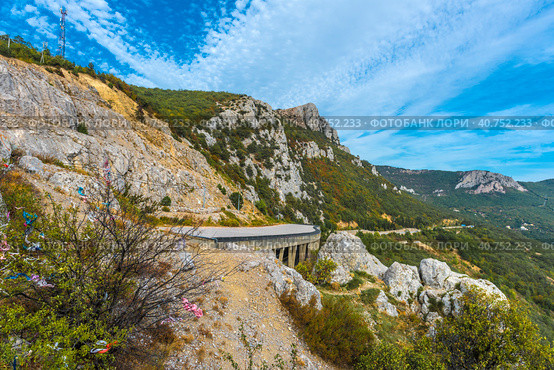 Laspi mountain pass, view of tunnel and Garin Mikhailovsky cliff. Стоковое фото, фотограф Анна Кривицкая / Фотобанк Лори