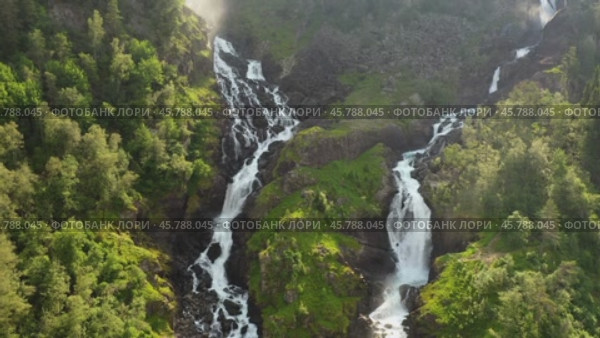 Latefossen is one of the most visited waterfalls in Norway and is located near Skare and Odda in the region Hordaland, Norway. Consists of two separate streams flowing down from the lake Lotevatnet. (2019 год). Стоковое видео, видеограф Андрей Армягов / Фотобанк Лори