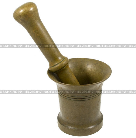 Латунные ступка и пестик на белом фоне. Antique patined bronze mortar isolated. Стоковое фото, фотограф Татьяна Д / Фотобанк Лори