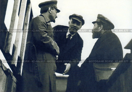 Л.Д. Троцкий, В.И. Ленин, Л.Б. Каменев на Красной площади. Москва, 1920 год. Стоковое фото, фотограф Сергей Елизарьев / Фотобанк Лори