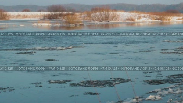 Ледоход на реке Сороть в заповеднике Михайловское. Стоковое видео, видеограф Nanaccept / Фотобанк Лори