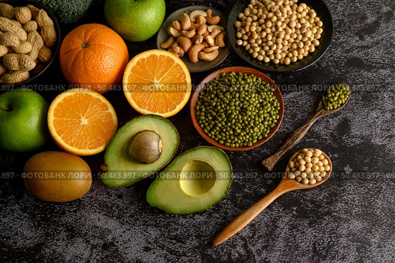 legumes and fruit on a black cement floor background. Стоковое фото, агентство Ingram Publishing / Фотобанк Лори