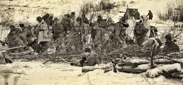 LENINGRAD REGION, RUSSIA - JANUARY 22, 2012: The german gunners during the Second world war to occupy the position. Military-historical reconstruction of the battle that broke the siege of Leningrad. Редакционное фото, фотограф Анна Кривицкая / Фотобанк Лори