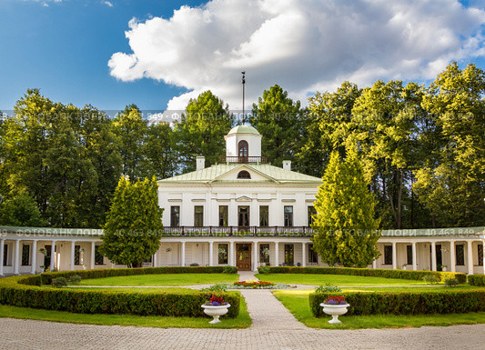 Lermontov's estate in Serednikovo in summer. (2015 год). Стоковое фото, фотограф Юрий Поздников / Фотобанк Лори