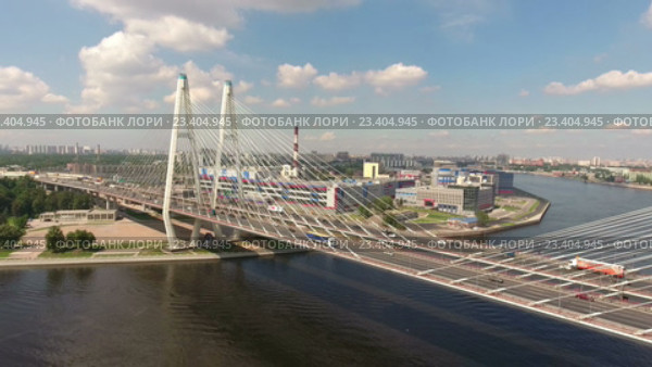 Левый берег Невы и Большой Обуховский вантовый мост. Санкт-Петербург. Ускоренное воспроизведение в середине ролика (2016 год). Редакционное видео, видеограф Кекяляйнен Андрей / Фотобанк Лори