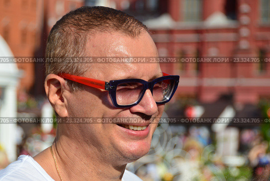 Лидер группы "Пилигрим" Андрей Ковалев на городском празднике "Московские сезоны". Фестиваль "Московское варенье. Дары природы". Манежная площадь (2016 год). Редакционное фото, фотограф lana1501 / Фотобанк Лори