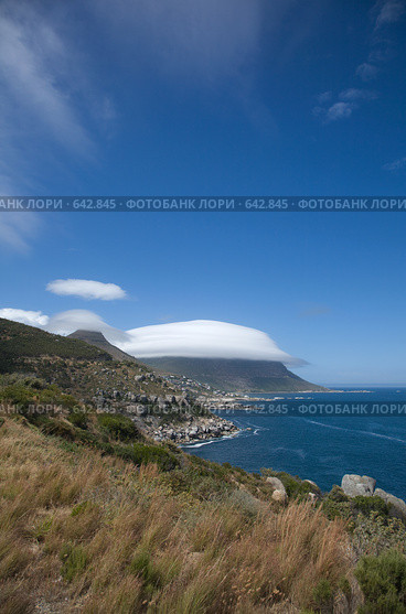Линзовидные облака над Little Lion's Head (Klein Leeukop) и Karbonkelberg peaks, Южная Африка (2009 год). Стоковое фото, фотограф Tamara Kulikova / Фотобанк Лори