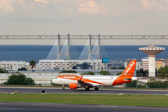 LISBON, PORTUGAL - MAY 1, 2025: EasyJet Airplane Taxiing at the Airport. Редакционное фото, фотограф Максим Забаровский / Фотобанк Лори