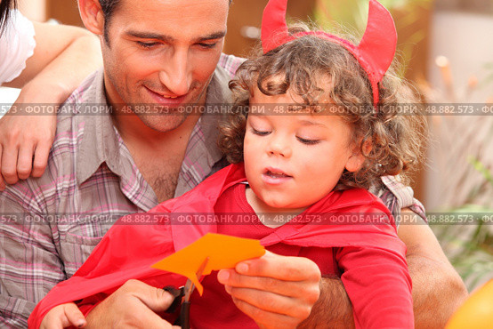 Little boy and his father preparing Halloween party. Стоковое фото, агентство Ingram Publishing / Фотобанк Лори