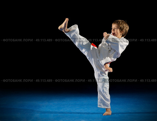 Little boy martial arts fighter isolated. Стоковое фото, агентство Ingram Publishing / Фотобанк Лори