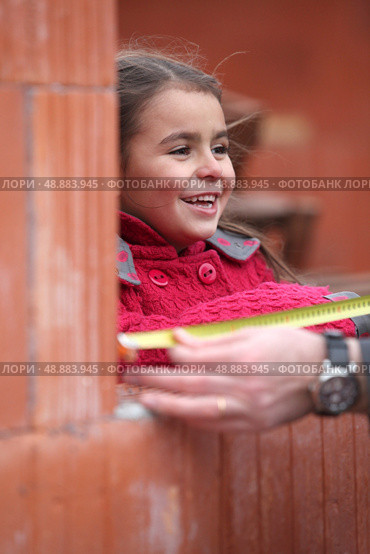 Little girl on a building site. Стоковое фото, агентство Ingram Publishing / Фотобанк Лори