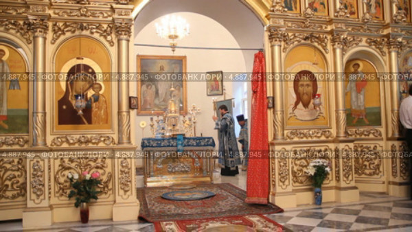 Литургия архиерейским чином в русской православной церкви (2013 год). Редакционное видео, видеограф Mikhail Erguine / Фотобанк Лори