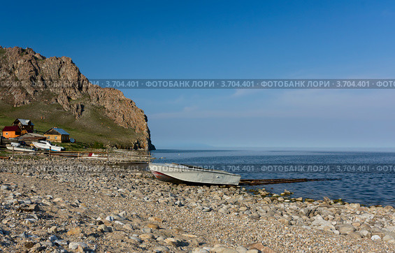 Лодка на берегу Байкала. Стоковое фото, фотограф Ирина Шалимова / Фотобанк Лори