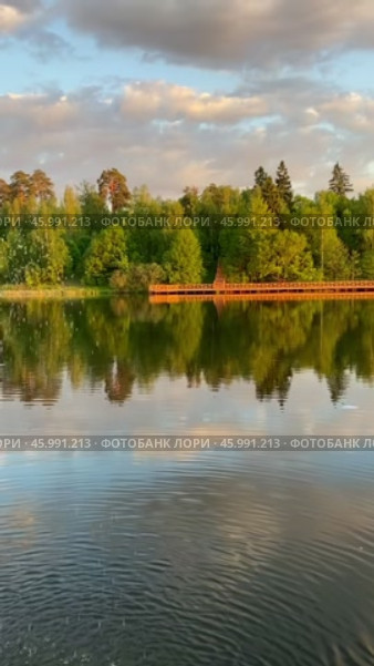 Лодочная станция на берегу Барского пруда усадьбы Гребнево (2024 год). Редакционное видео, видеограф Владимир Шипикин / Фотобанк Лори