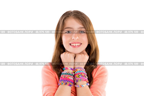 Loom rubber bands bracelets blond kid girl smiling hands in neck on white background. Стоковое фото, агентство Ingram Publishing / Фотобанк Лори