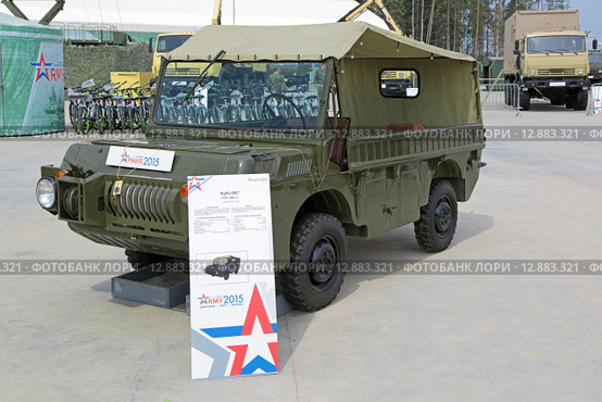 ЛуАЗ-967 1983 г.в. - полноприводный плавающий автомобиль-транспортер особо малой грузоподъемности на Международном военно-техническом форуме "Армия-2015". Кубинка, военно-патриотический парк "Патриот" Редакционное фото, фотограф Игорь Долгов / Фотобанк Лори