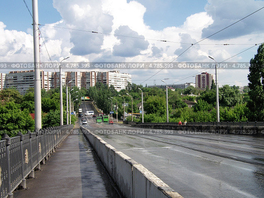 Луганск, на мосту по улице Коминтерна после дождя (2013 год). Стоковое фото, фотограф Игорь Кутателадзе / Фотобанк Лори