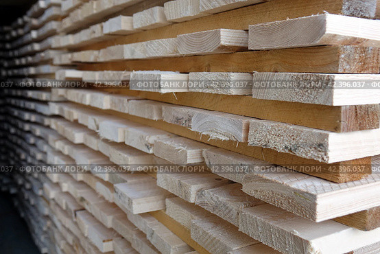 Lumber warehouse.New Stacked pallets . Стоковое фото, фотограф Андрей Шалари / Фотобанк Лори