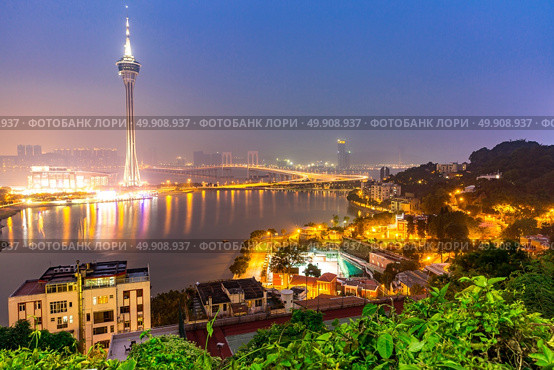 Macau Tower woth urban ladscape, Macao China at night. Стоковое фото, агентство Ingram Publishing / Фотобанк Лори