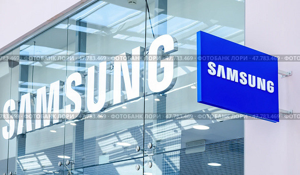 Магазин электроники Samsung. Корейская многонациональная электронная компания. Редакционное фото, фотограф FotograFF / Фотобанк Лори