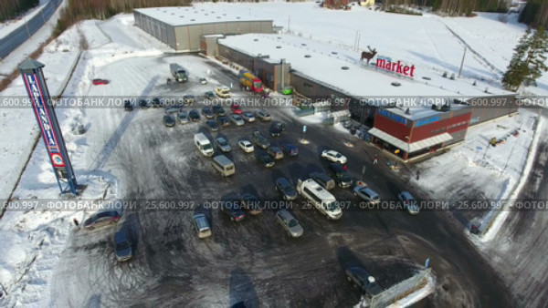 Магазин "Лапландия маркет" (Laplandia market) на финско-российской границе в Нуйямаа, Брусничное (Nuijamaa). Финляндия (2017 год). Редакционное видео, видеограф Кекяляйнен Андрей / Фотобанк Лори