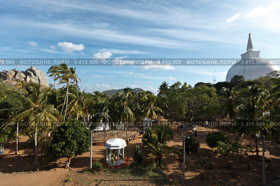 Махасея Дагоба (Mahaseya Dagoba), Михинтале (Mihintale), Шри Ланка (2009 год). Стоковое фото, фотограф Дмитрий Рухленко / Фотобанк Лори