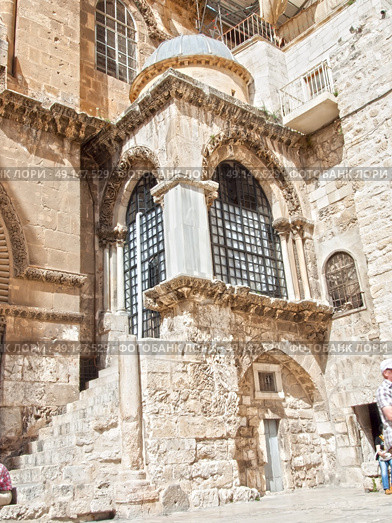 Main entrance to the Church of the Holy Sepulchre in old city of Jerusalem. Стоковое фото, агентство Ingram Publishing / Фотобанк Лори