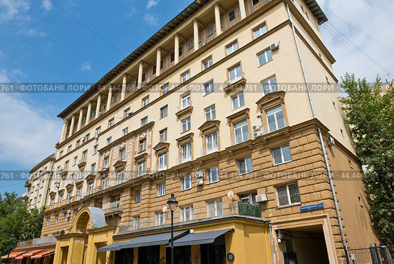 Малая Никитская улица, дом 16/5. Москва (2024 год). Редакционное фото, фотограф E. O. / Фотобанк Лори