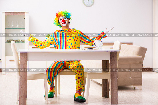 Male clown preparing for perfomance at home. Стоковое фото, фотограф Elnur / Фотобанк Лори