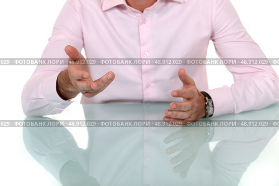 Male hands gesturing. Стоковое фото, агентство Ingram Publishing / Фотобанк Лори
