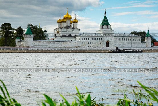 Male Ipatievsky Monastery at cloudy day in Kostroma, Russia (2016 год). Стоковое фото, фотограф Яков Филимонов / Фотобанк Лори