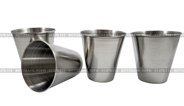 Маленькие металлические стаканчики на белом фоне. Small metal cups on a white background. Стоковое фото, фотограф Татьяна Д / Фотобанк Лори