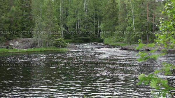 Малый равнинный водопад в Рускеале, Карелия. Стоковое видео, видеограф Кекяляйнен Андрей / Фотобанк Лори
