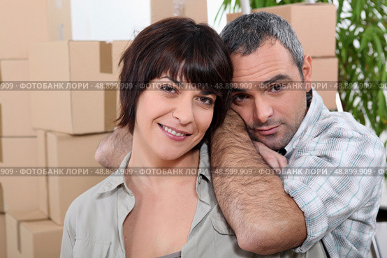 man and woman moving into a new apartment. Стоковое фото, агентство Ingram Publishing / Фотобанк Лори